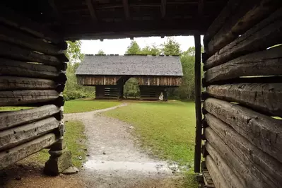 cantilever barn at tipton place in cades cove