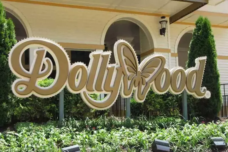 dollywood sign