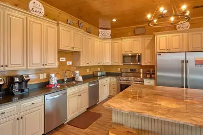 highlands view lodge kitchen