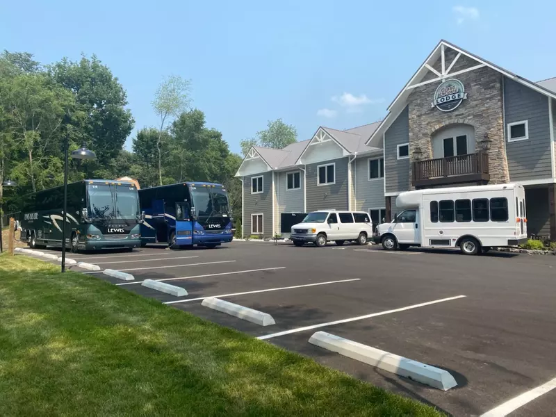 GRAND LECONTE LODGE