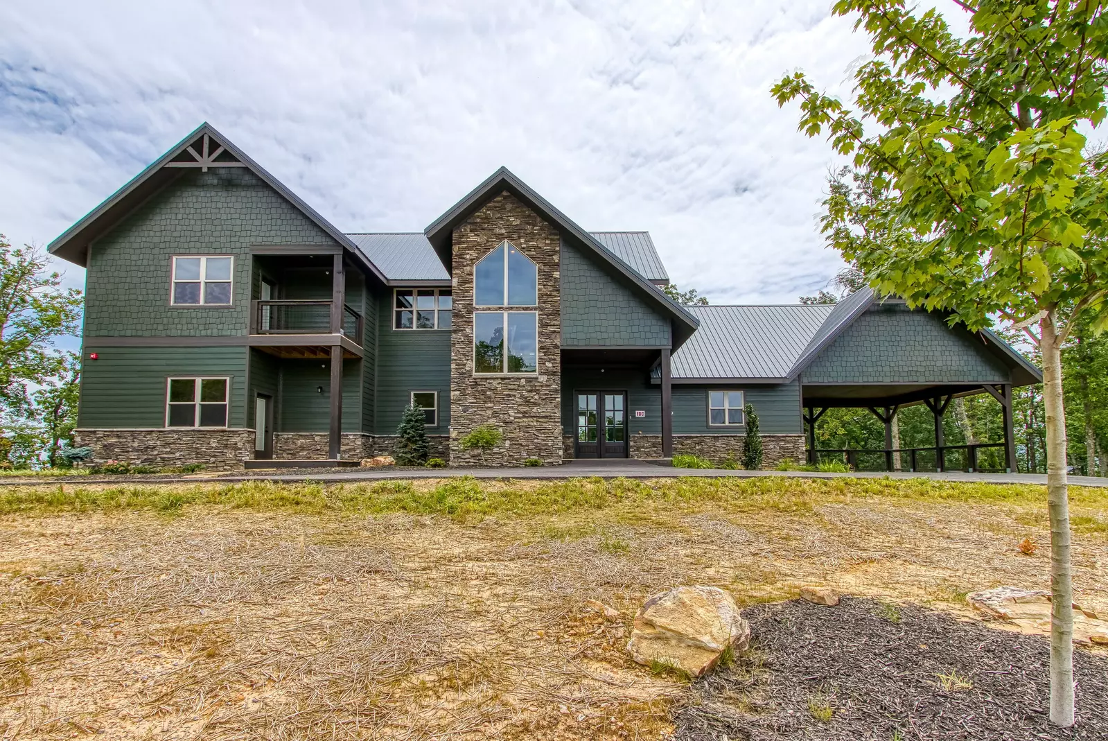 SUMMIT POOL MANSION