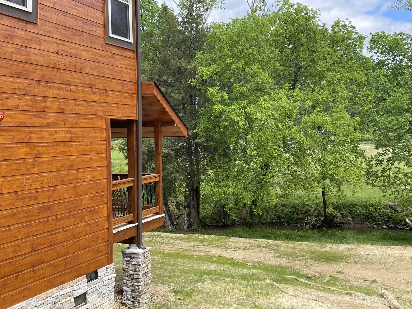 BEARS ON THE CREEK LODGE