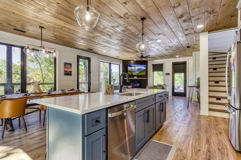 WANDERIN' BEAR LODGE