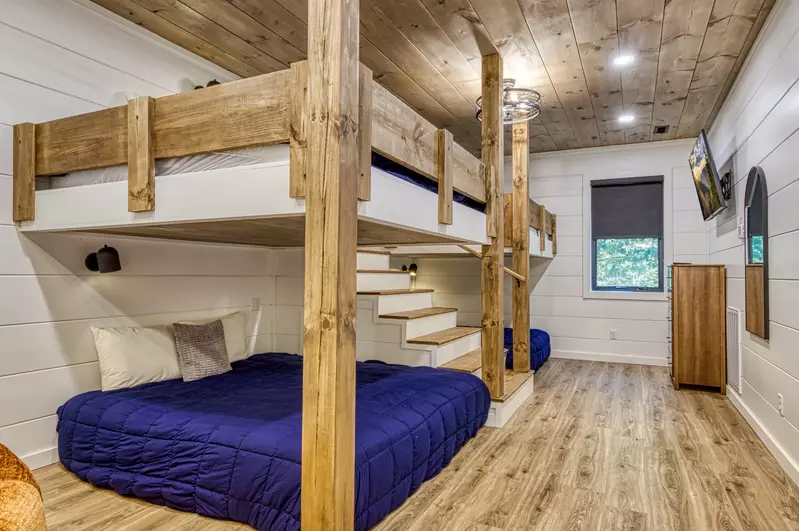 WANDERIN' BEAR LODGE